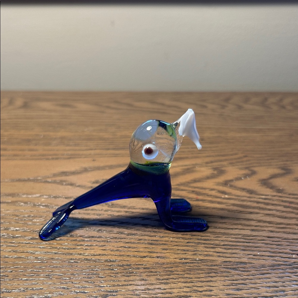 Vintage Glass Walrus Figurine Blue Hand Blown Mid Century 1970s âAS ISâ - Picture 3 of 9